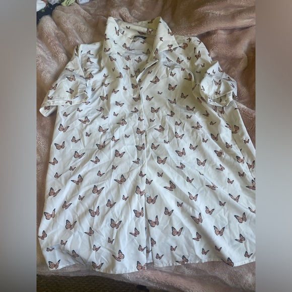 Butterfly button up - Picture 1 of 1